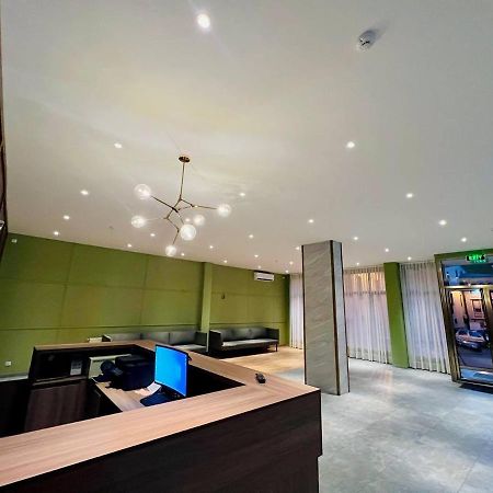 Aristocrat Hotel Тбилиси Екстериор снимка