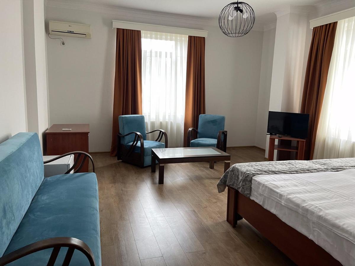 Aristocrat Hotel Тбилиси Екстериор снимка