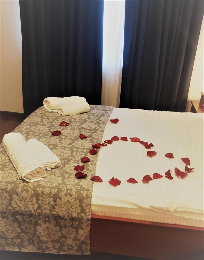 Aristocrat Hotel Тбилиси Екстериор снимка
